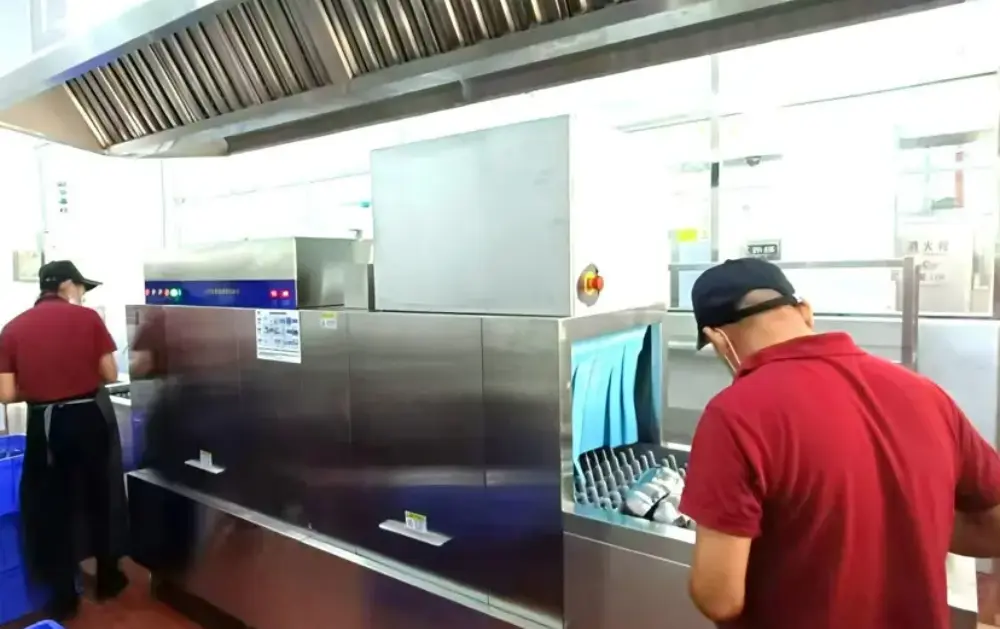 Commercial Dishwasher Application Examples: Essential Uses Across Various Ind...